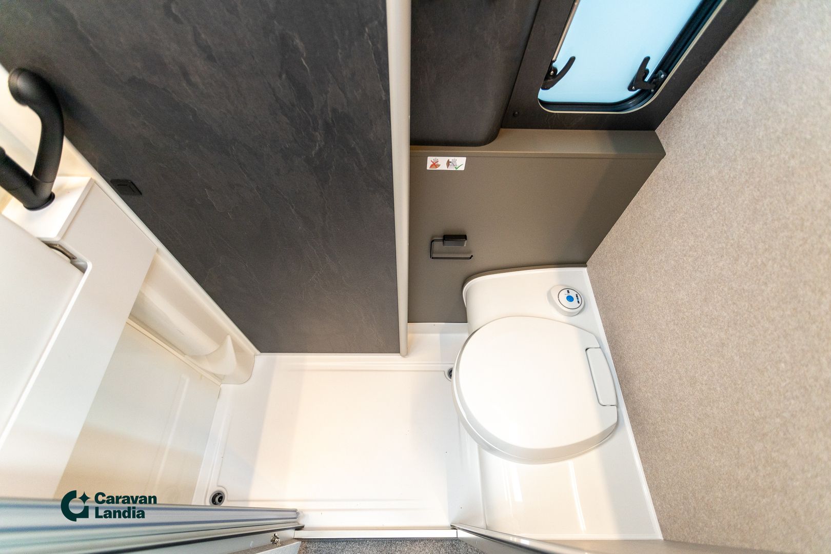 Hymer Grand Canyon S 700 Crosstrail 419 CDI 190hv ** HETI TOIMITUKSEEN, TALVIPAKETTI, TRUMA DIESEL, NELIVETO **, kuva 19