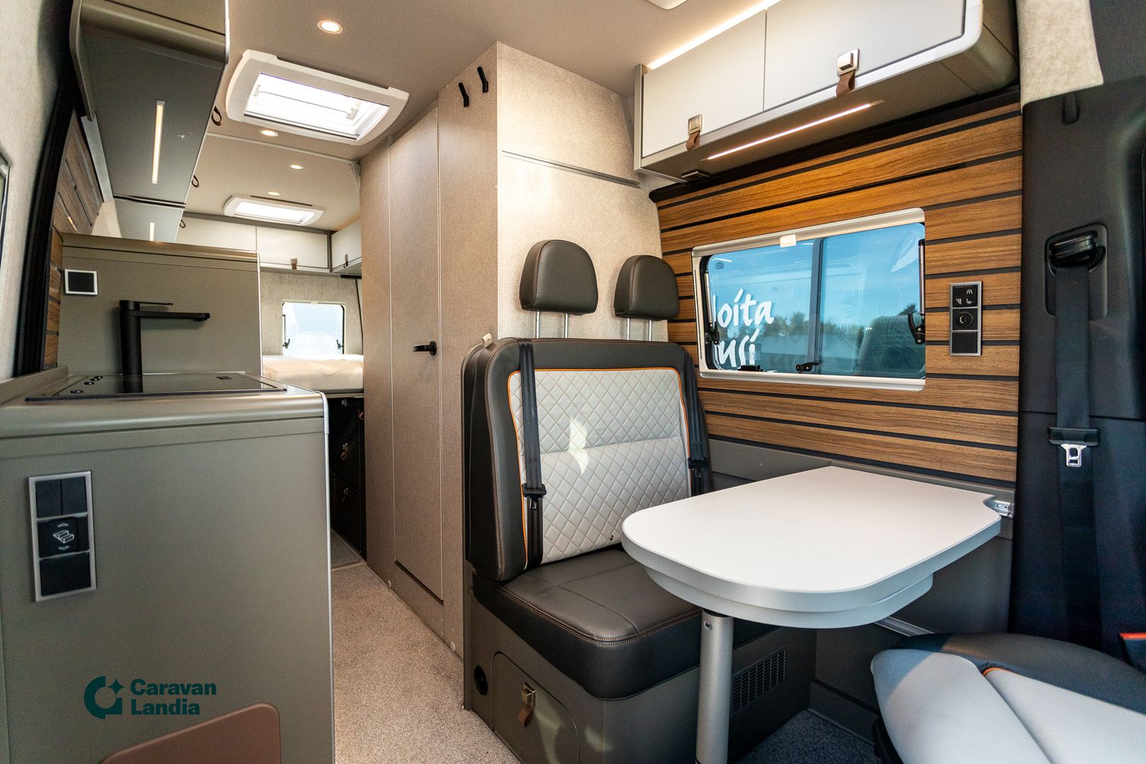 Hymer Grand Canyon S 700 Crosstrail 419 CDI 190hv ** HETI TOIMITUKSEEN, TALVIPAKETTI, TRUMA DIESEL, NELIVETO **, kuva 9