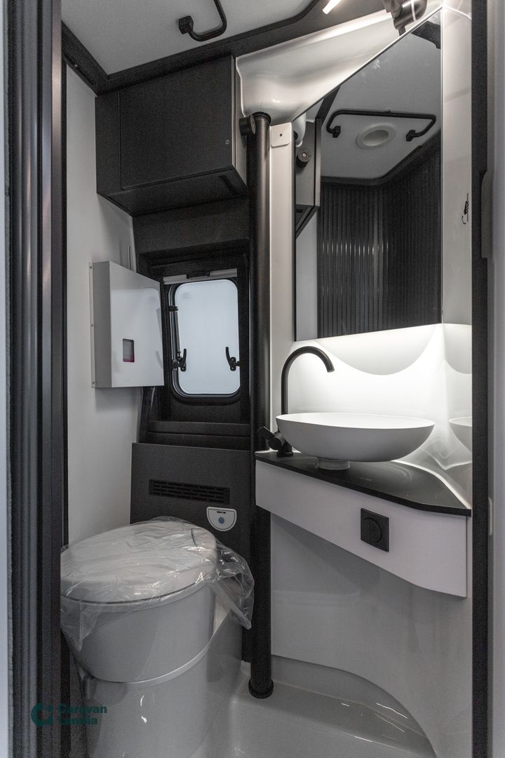 Adria Twin Supreme 640 SLB 2.2 Mjet 160hv ** HETI TOIMITUKSEEN, HUIPPUVARUSTEET, ERILLISVUOTEET, ALDE-DIESEL **, kuva 17