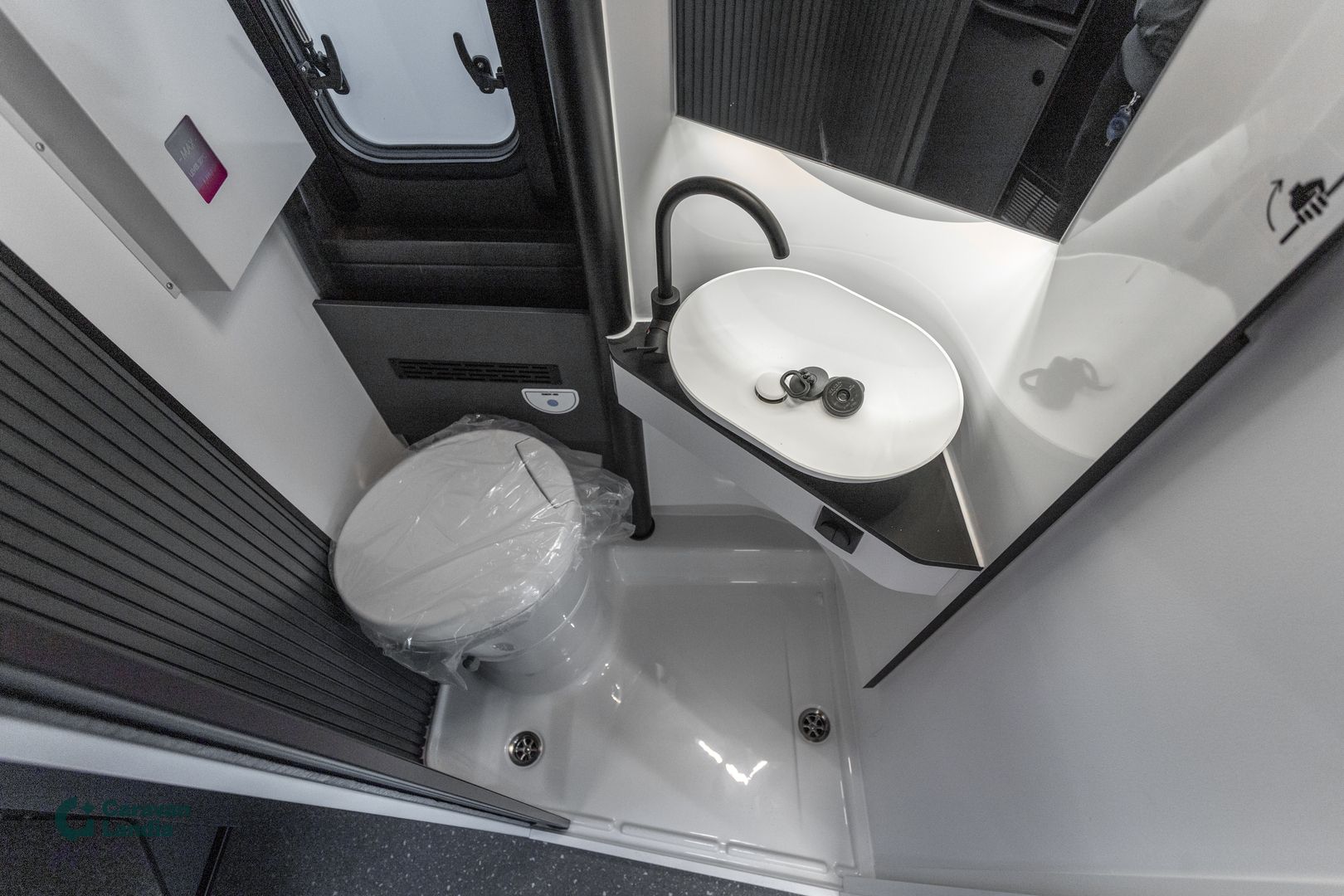 Adria Twin Supreme 640 SLB 2.2 Mjet 160hv ** HETI TOIMITUKSEEN, HUIPPUVARUSTEET, ERILLISVUOTEET, ALDE-DIESEL **, kuva 18