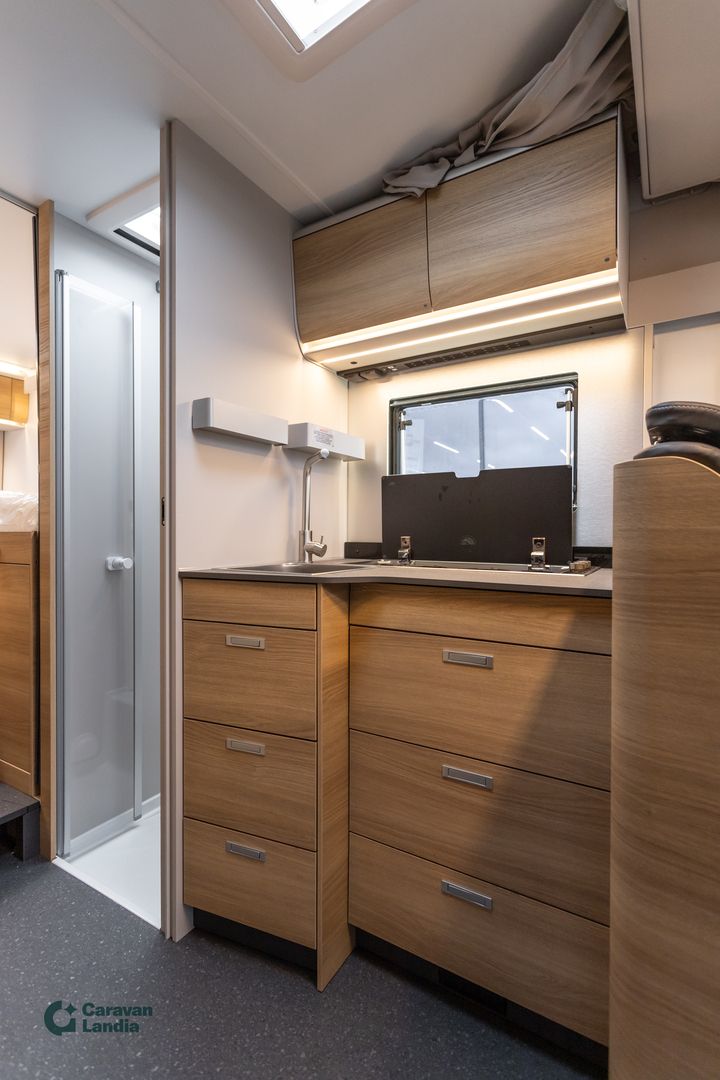 Adria Matrix Select 670 SL 2.2 Mjet 140hv ** HETI TOIMITUKSEEN, UUTUUSMALLI, ERILLISVUOTEET, TRUMA-DIESEL **, kuva 10