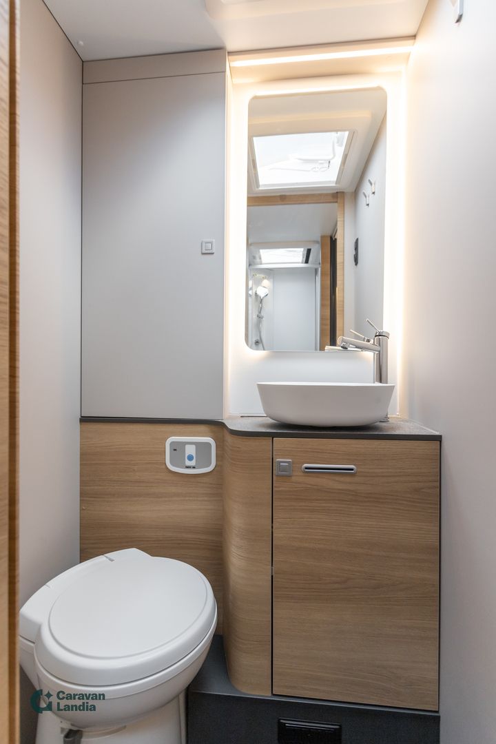 Adria Matrix Select 670 SL 2.2 Mjet 140hv ** HETI TOIMITUKSEEN, UUTUUSMALLI, ERILLISVUOTEET, TRUMA-DIESEL **, kuva 15