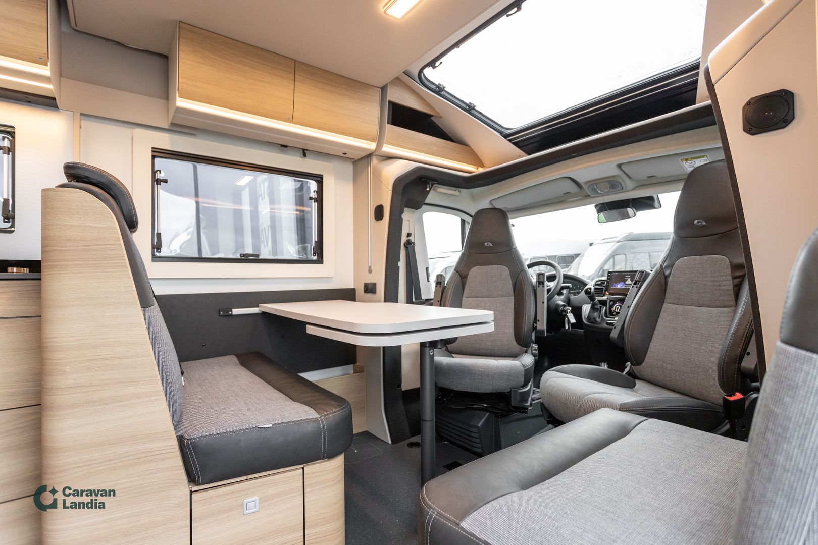 Adria Matrix Select 670 SL 2.2 Mjet 140hv ** HETI TOIMITUKSEEN, UUTUUSMALLI, ERILLISVUOTEET, TRUMA-DIESEL **, kuva 9