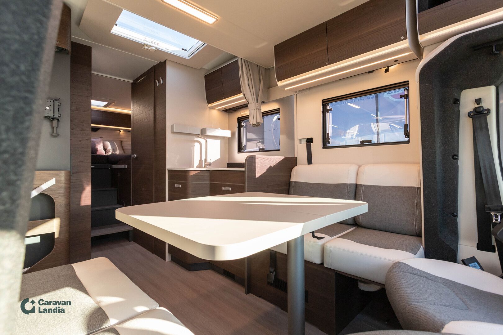 Adria Matrix Supreme 670 DL 2.2 Mjet 140hv ** HETI TOIMITUKSEEN, HUIPPUTYYLIKÄS, AVARA ISTUINRYHMÄ, ALDE-DIESEL **, kuva 10