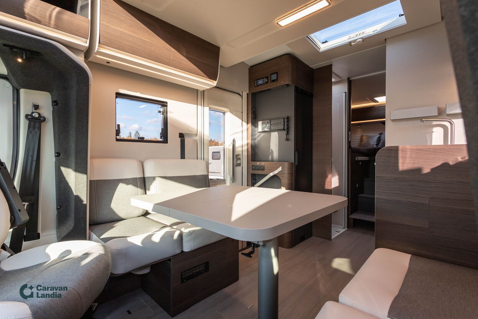 Adria Matrix Supreme 670 DL 2.2 Mjet 140hv ** HETI TOIMITUKSEEN, HUIPPUTYYLIKÄS, AVARA ISTUINRYHMÄ, ALDE-DIESEL **, kuva 11