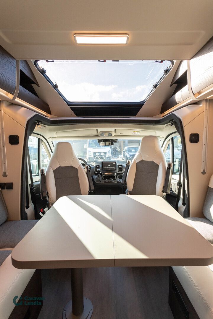 Adria Matrix Supreme 670 DL 2.2 Mjet 140hv ** HETI TOIMITUKSEEN, HUIPPUTYYLIKÄS, AVARA ISTUINRYHMÄ, ALDE-DIESEL **, kuva 12