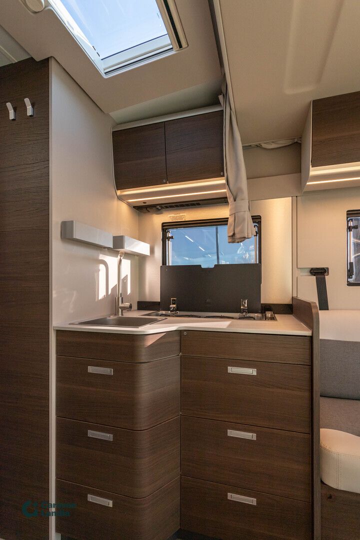 Adria Matrix Supreme 670 DL 2.2 Mjet 140hv ** HETI TOIMITUKSEEN, HUIPPUTYYLIKÄS, AVARA ISTUINRYHMÄ, ALDE-DIESEL **, kuva 13