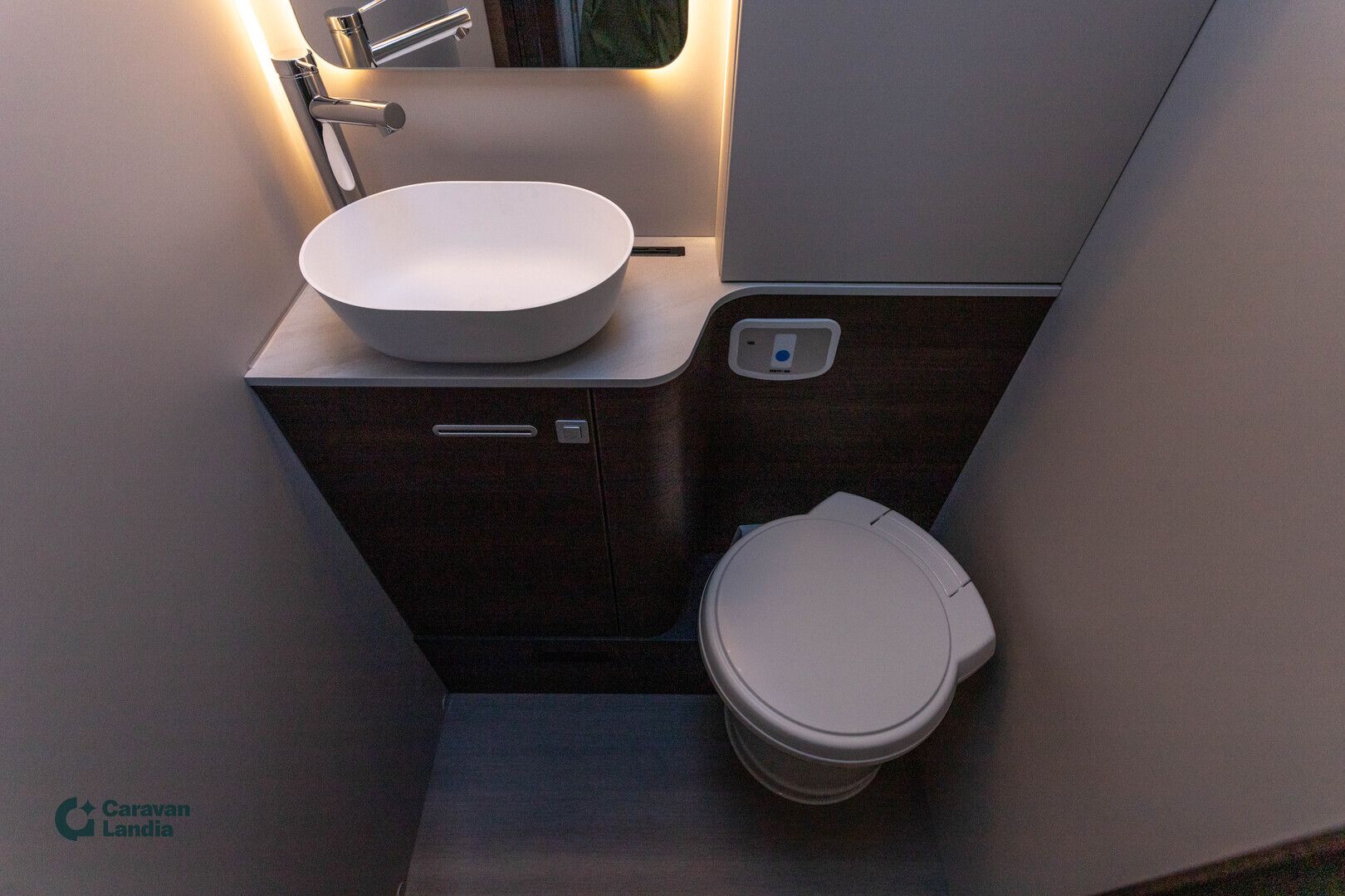 Adria Matrix Supreme 670 DL 2.2 Mjet 140hv ** HETI TOIMITUKSEEN, HUIPPUTYYLIKÄS, AVARA ISTUINRYHMÄ, ALDE-DIESEL **, kuva 19