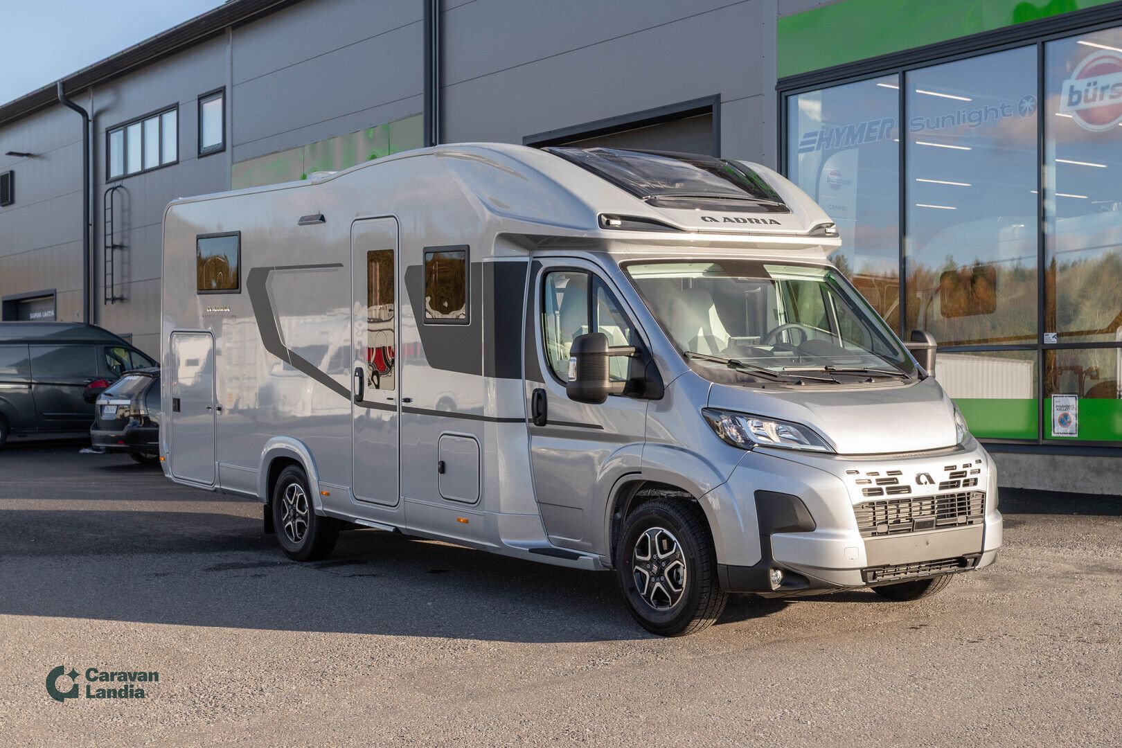 Adria Matrix Supreme 670 DL 2.2 Mjet 140hv ** HETI TOIMITUKSEEN, HUIPPUTYYLIKÄS, AVARA ISTUINRYHMÄ, ALDE-DIESEL **, kuva 1
