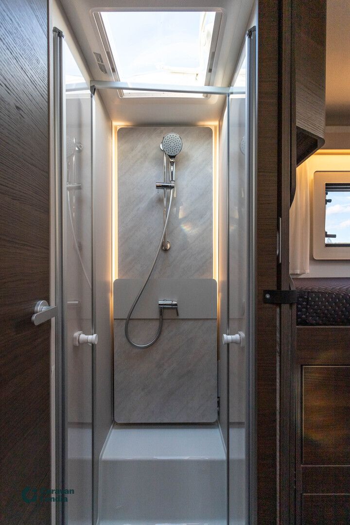 Adria Matrix Supreme 670 DL 2.2 Mjet 140hv ** HETI TOIMITUKSEEN, HUIPPUTYYLIKÄS, AVARA ISTUINRYHMÄ, ALDE-DIESEL **, kuva 21