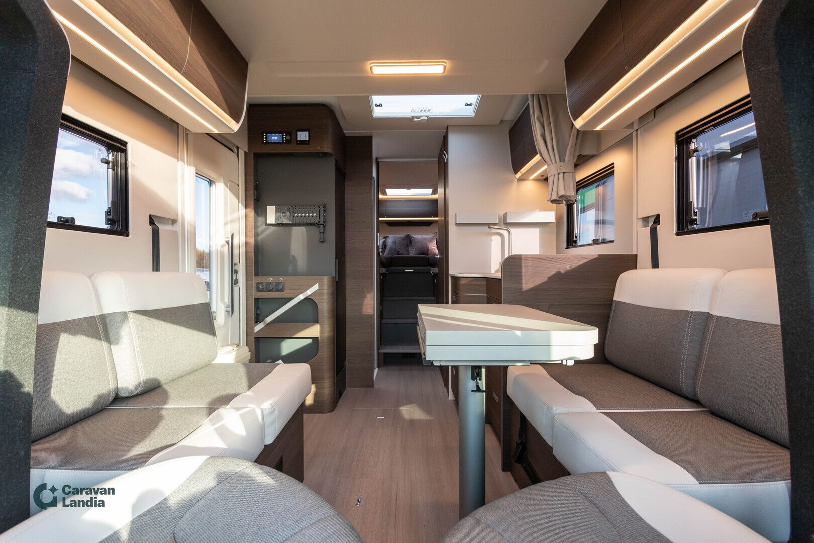 Adria Matrix Supreme 670 DL 2.2 Mjet 140hv ** HETI TOIMITUKSEEN, HUIPPUTYYLIKÄS, AVARA ISTUINRYHMÄ, ALDE-DIESEL **, kuva 8