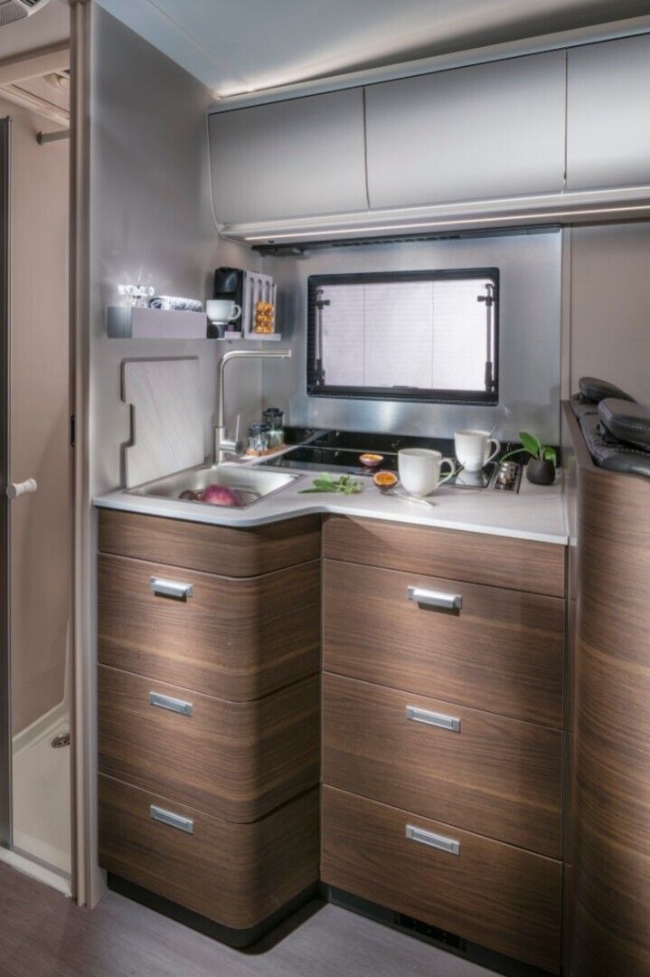 Adria Matrix Supreme 670 SL 2.2 Mjet 140hv ** TULOSSA PIAN, HUIPPUTYYLIKÄS, HUBBET YLÄVUODE, ALDE-DIESEL **, kuva 3