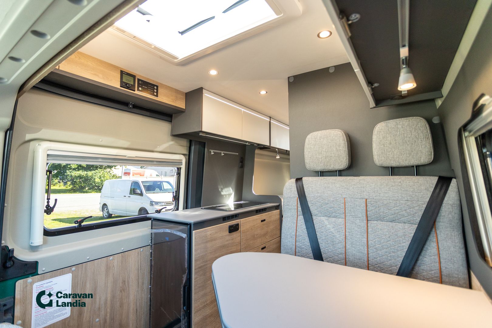 Dethleffs Globetrail 75k Iconic Edition 2.2 MJET 140 hv ** HETI TOIMITUKSEEN, ERIKOISMALLI VAIN CARAVANLANDIASTA, ERILLISVUOTEET, AUTOMAATTI**, kuva 10