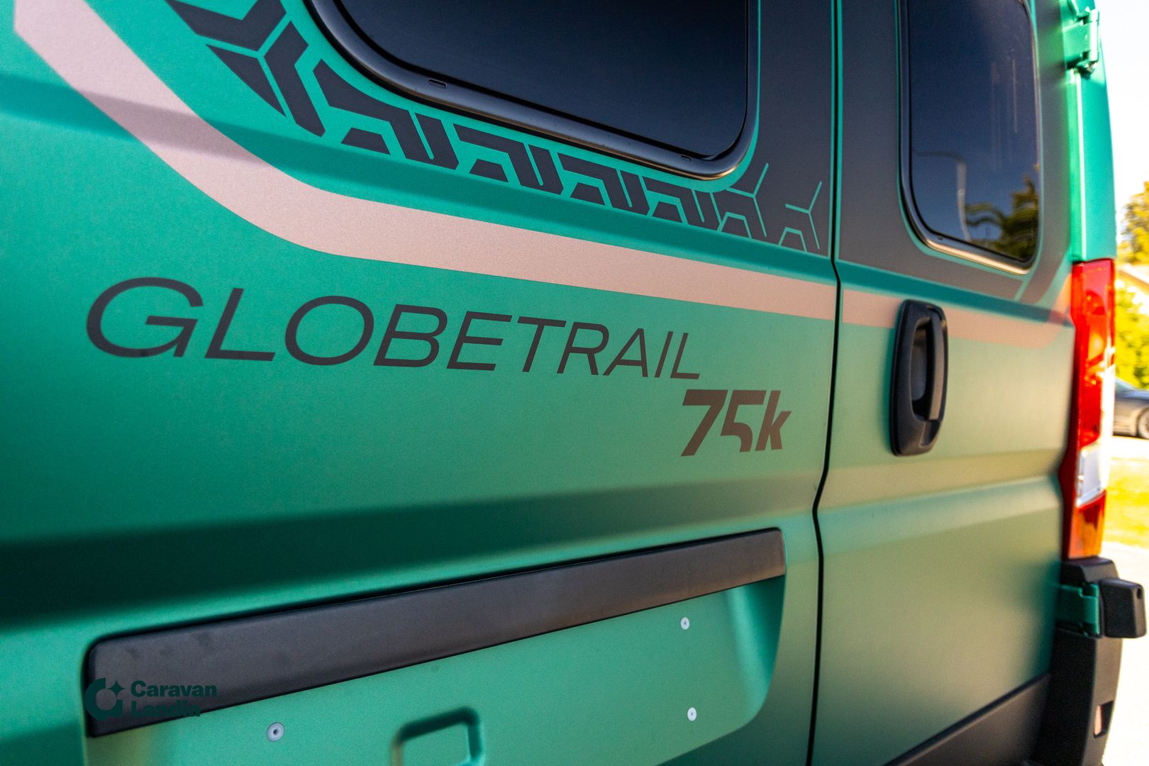 Dethleffs Globetrail 75k Iconic Edition 2.2 MJET 140 hv ** HETI TOIMITUKSEEN, ERIKOISMALLI VAIN CARAVANLANDIASTA, ERILLISVUOTEET, AUTOMAATTI**, kuva 40