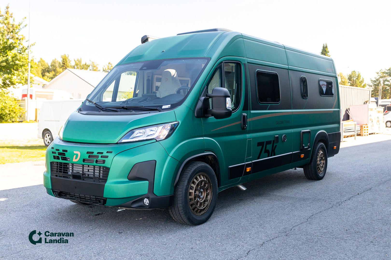 Dethleffs Globetrail 75k Iconic Edition 2.2 MJET 140 hv ** HETI TOIMITUKSEEN, ERIKOISMALLI VAIN CARAVANLANDIASTA, ERILLISVUOTEET, AUTOMAATTI**, kuva 5