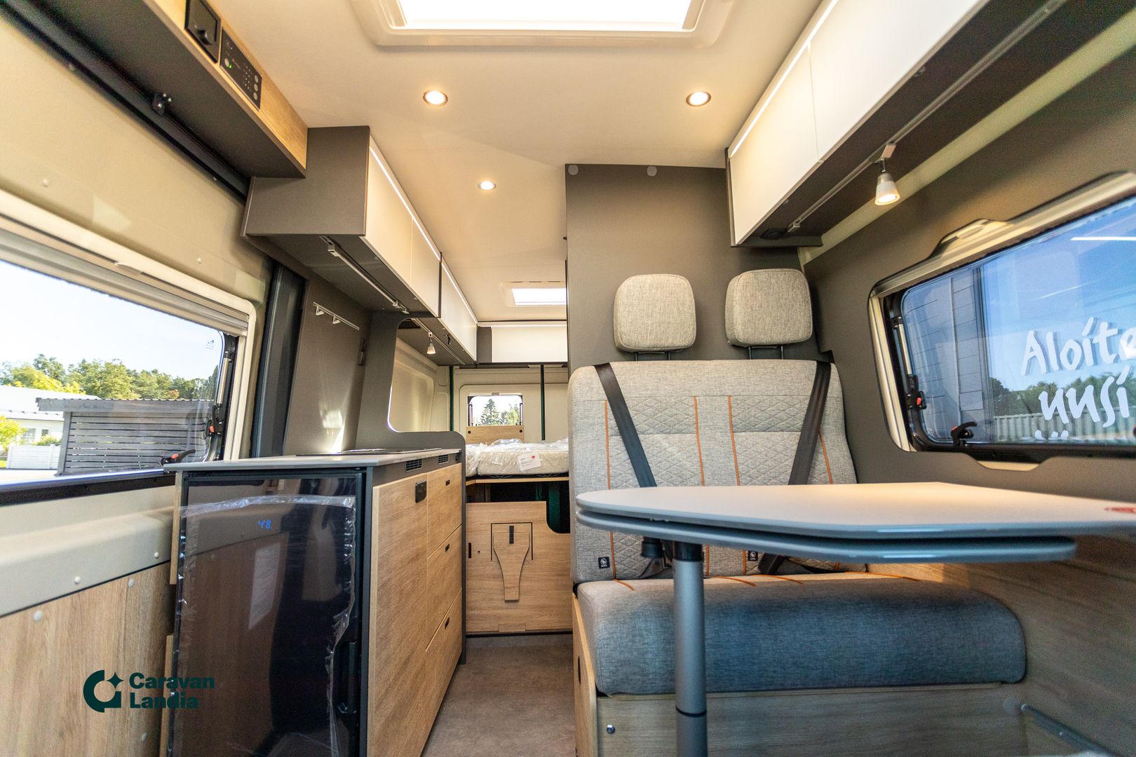 Dethleffs Globetrail 75k Iconic Edition 2.2 MJET 140 hv ** HETI TOIMITUKSEEN, ERIKOISMALLI VAIN CARAVANLANDIASTA, ERILLISVUOTEET, AUTOMAATTI**, kuva 8