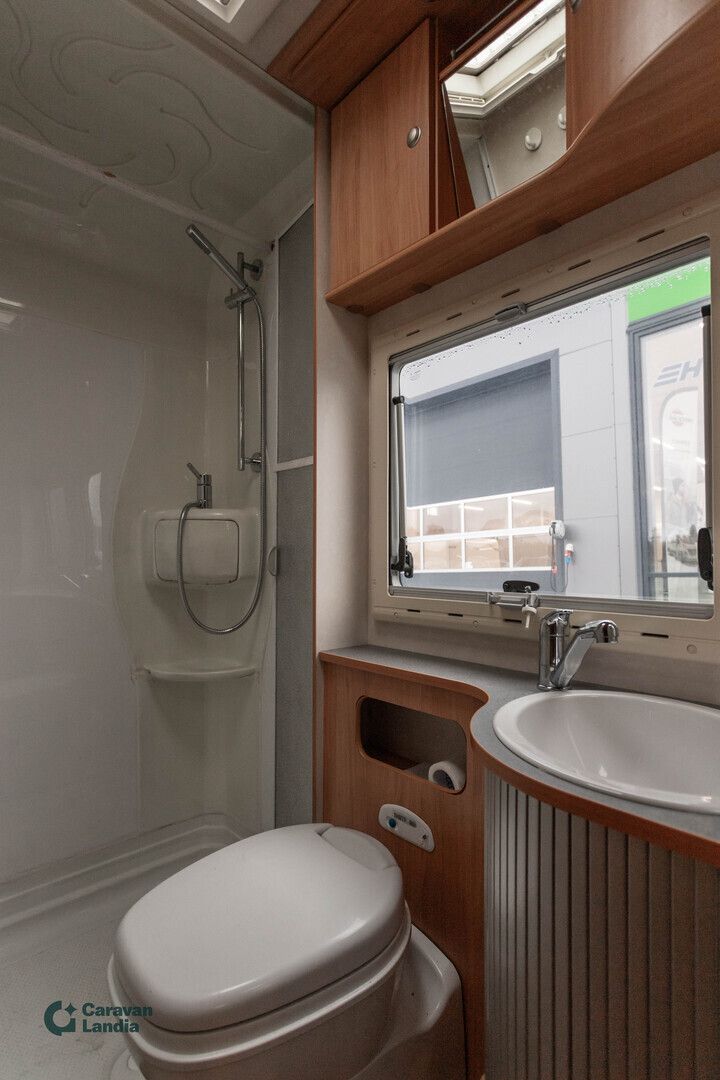 Adria Coral S 650 SP 2.3 Mjet 130hv ** TRUMA-SÄHKÄPATRUUNA, PITKITTÄINEN PARIVUODE, MARKIISI **, kuva 14