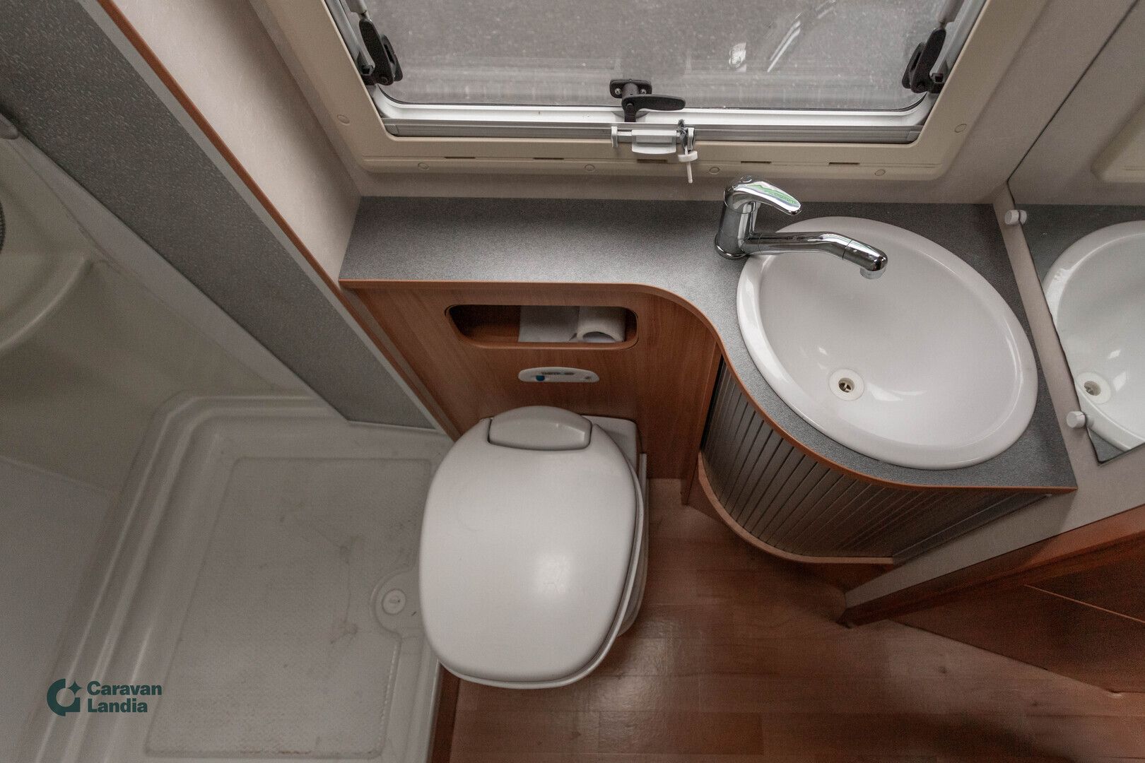 Adria Coral S 650 SP 2.3 Mjet 130hv ** TRUMA-SÄHKÄPATRUUNA, PITKITTÄINEN PARIVUODE, MARKIISI **, kuva 15