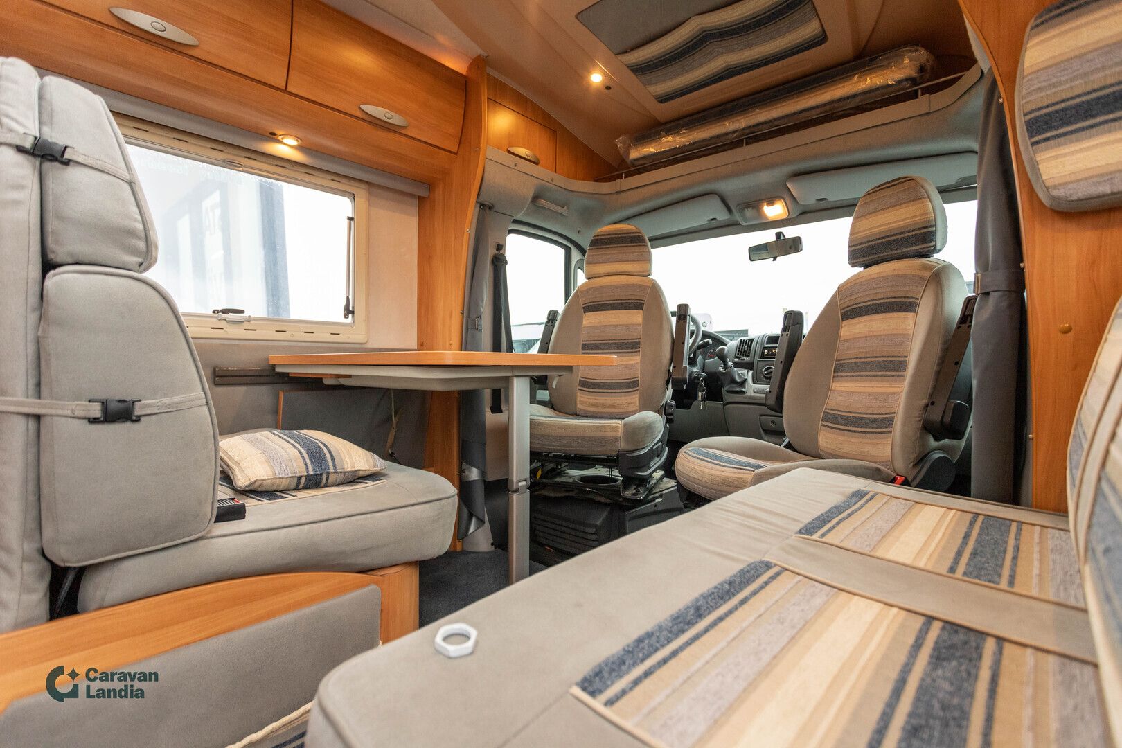 Adria Coral S 650 SP 2.3 Mjet 130hv ** TRUMA-SÄHKÄPATRUUNA, PITKITTÄINEN PARIVUODE, MARKIISI **, kuva 8