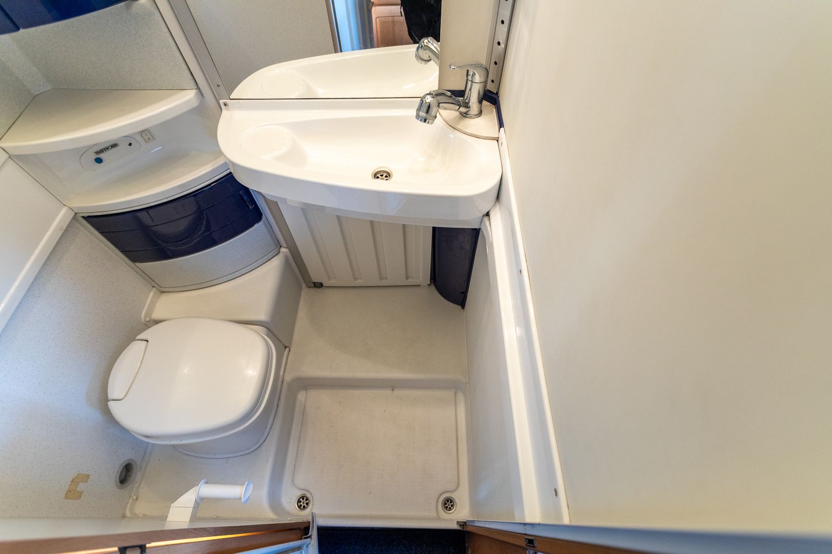 Hymer B644 2.5 TDI 116hv ** 2 X ILMASTOINTI, TRUMA, REK 7 HLÖLLE **, kuva 17