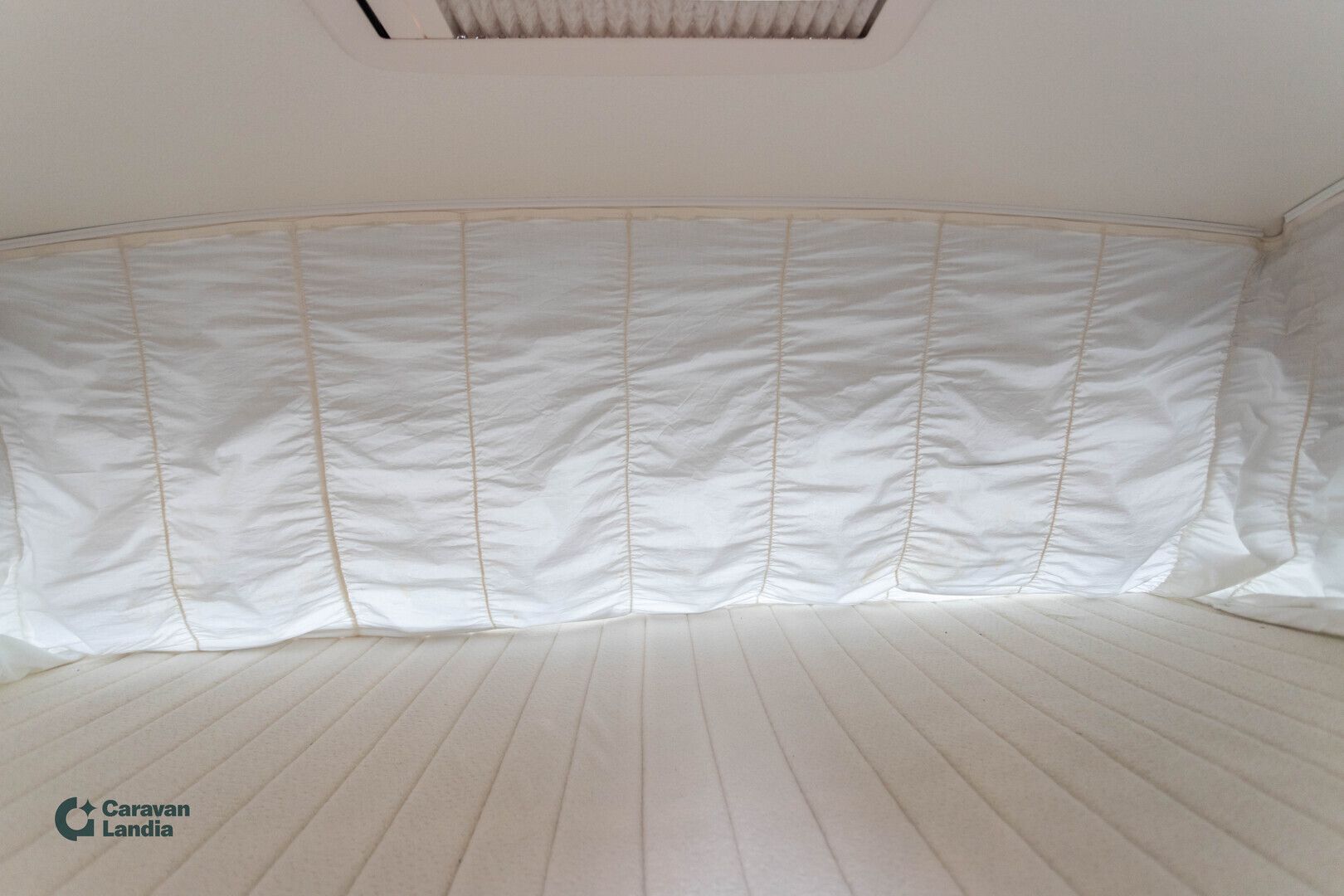 Rapido 966 M 318 CDI RWD 185hv **TAKAVETO, ERILLISVUOTEET, AURINKOPANEELI, UUNI, P.KAMERA**, kuva 19