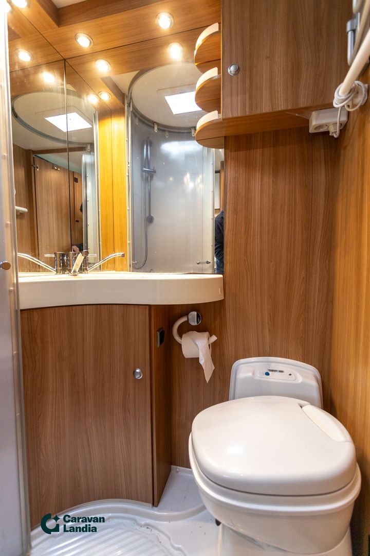 Niesmann+Bischoff Arto 69 L Midliner 3.0 Mjet 160hv ** ALDE (KAASU/SÄHKÖ), HUBBET LASKUVUODE, 2x ILMASTOINTI **, kuva 16