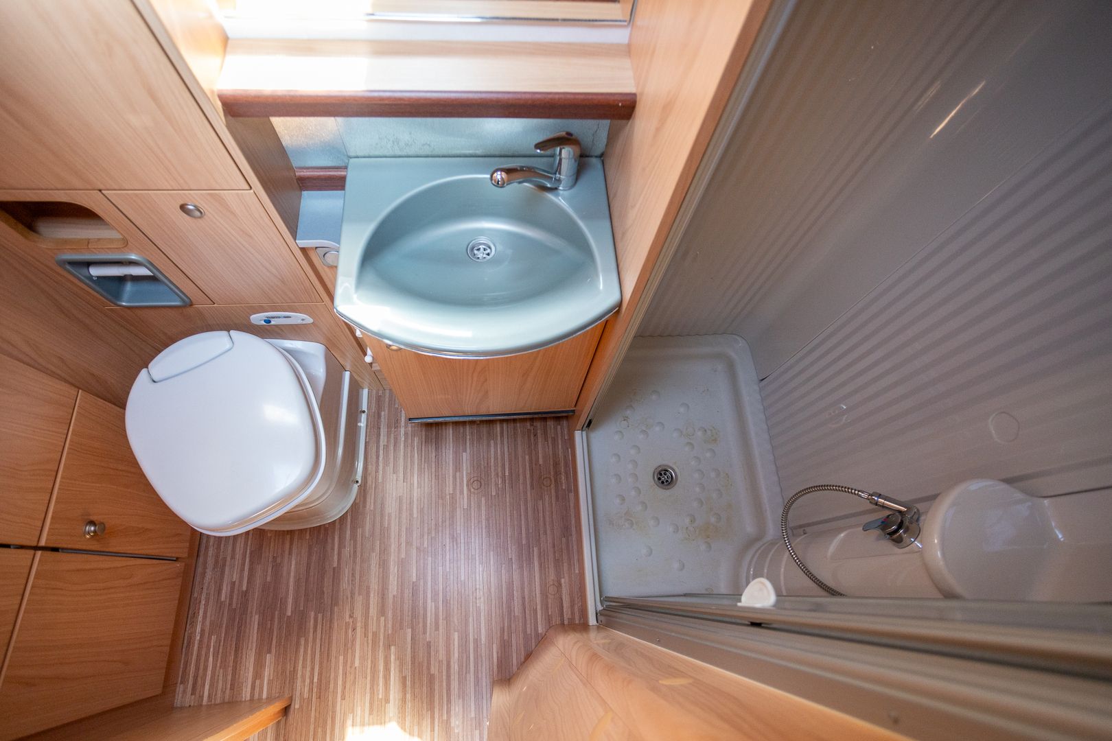 Burstner Levanto A530 2.3 Mjet 130hv ** TRUMA, TAKA-WC, MULTIMEDIAKESKUS **, kuva 15