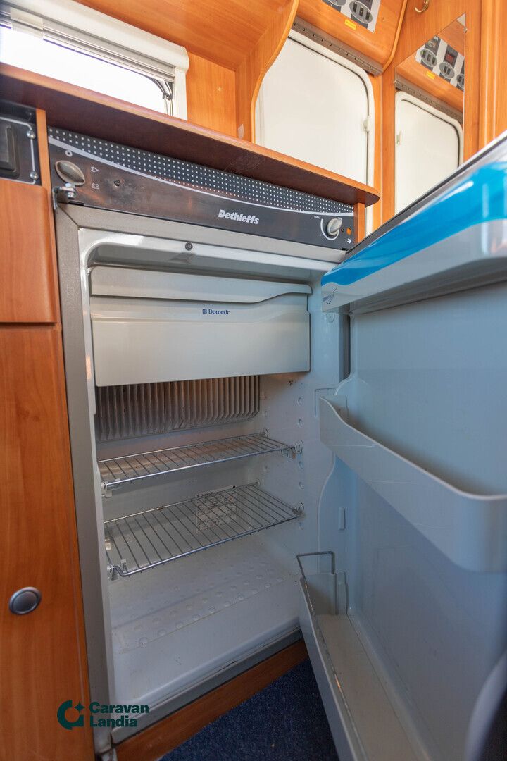 Dethleffs Advantage T5841 2.3 JTD 110hv ** ALDE, VETOKOUKKU, AURINKOPANEELI **, kuva 15