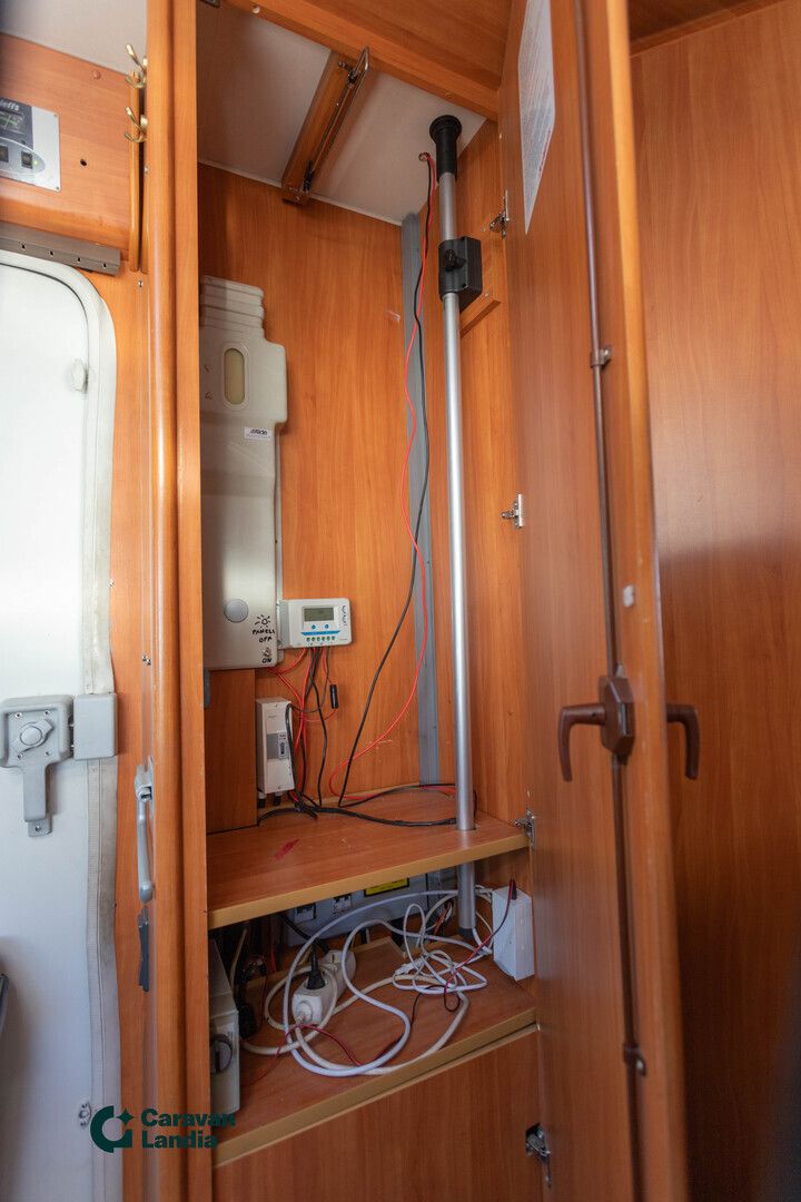 Dethleffs Advantage T5841 2.3 JTD 110hv ** ALDE, VETOKOUKKU, AURINKOPANEELI **, kuva 16