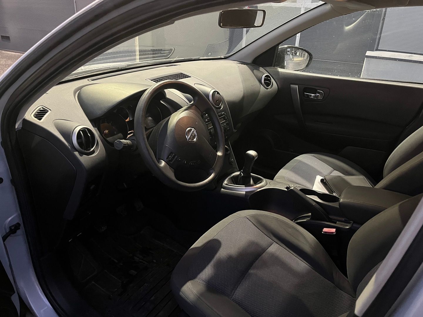 Nissan Qashqai 1,6 Visia 5 MT 2 WD APR09 ** JUURI TULLUT, 2x RENKAAT**, kuva 6
