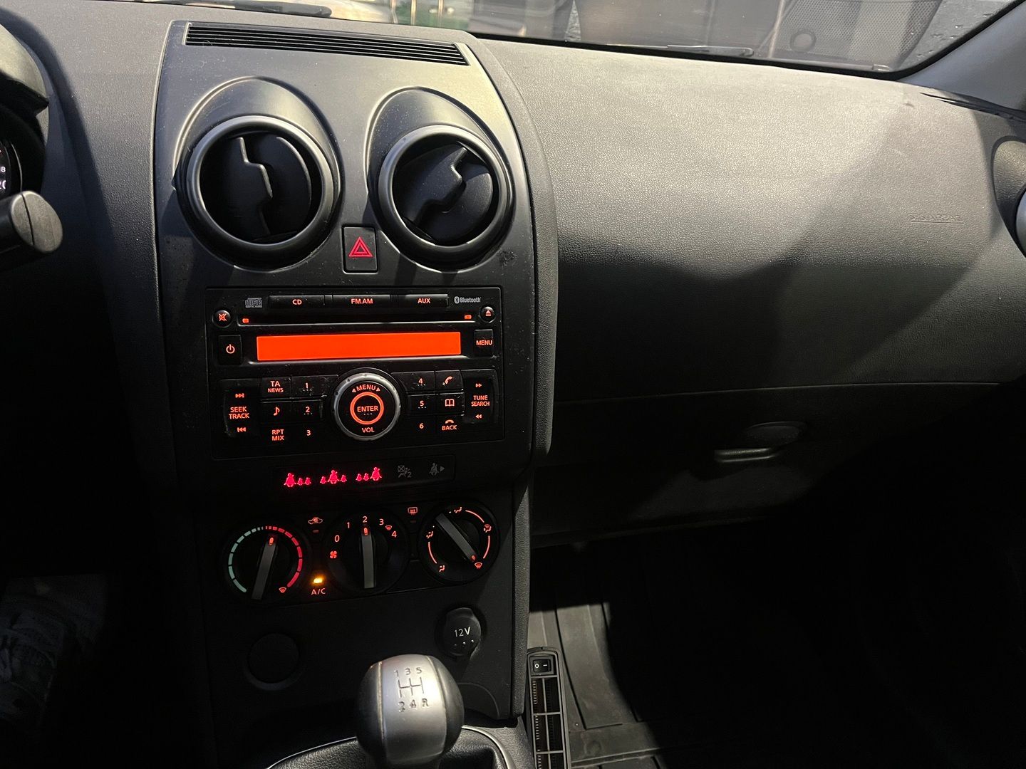 Nissan Qashqai 1,6 Visia 5 MT 2 WD APR09 ** JUURI TULLUT, 2x RENKAAT**, kuva 9