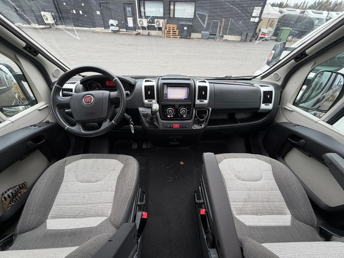 Adria Twin 640 SLB Supreme 2.3 Mjet 150hv ** JUURI TULLUT, VETOKOUKKU, AURINKOPANEELI **, kuva 4