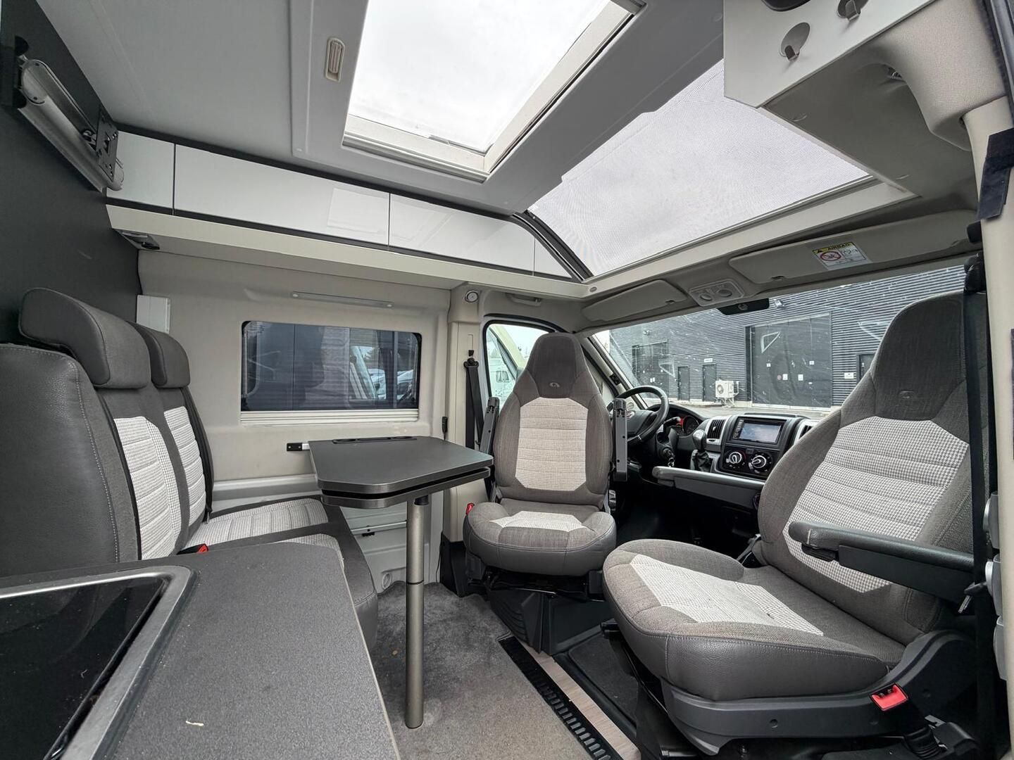 Adria Twin 640 SLB Supreme 2.3 Mjet 150hv ** JUURI TULLUT, VETOKOUKKU, AURINKOPANEELI **, kuva 5
