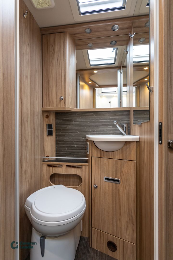 Hymer Exsis-I 678 2.3 Mjet 130hv ** TRUMA, ERILLISVUOTEET, HUBBET-YLÄVUODE **, kuva 13