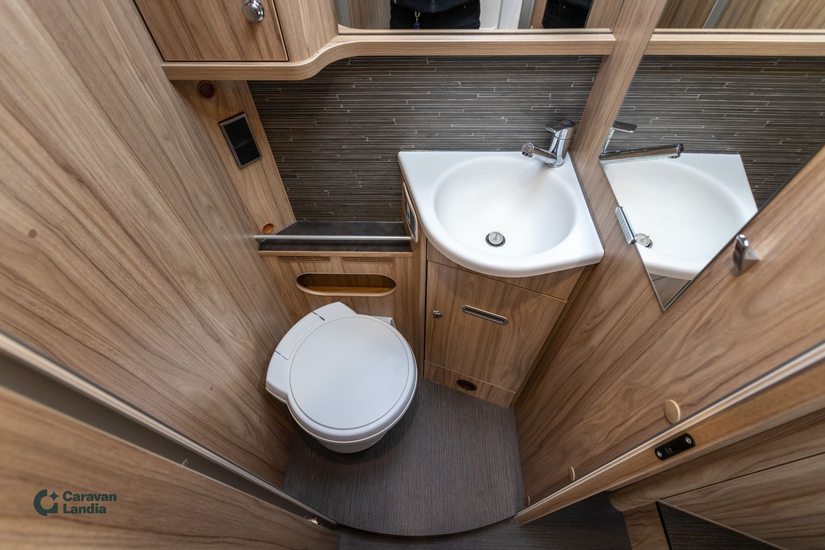 Hymer Exsis-I 678 2.3 Mjet 130hv ** TRUMA, ERILLISVUOTEET, HUBBET-YLÄVUODE **, kuva 14
