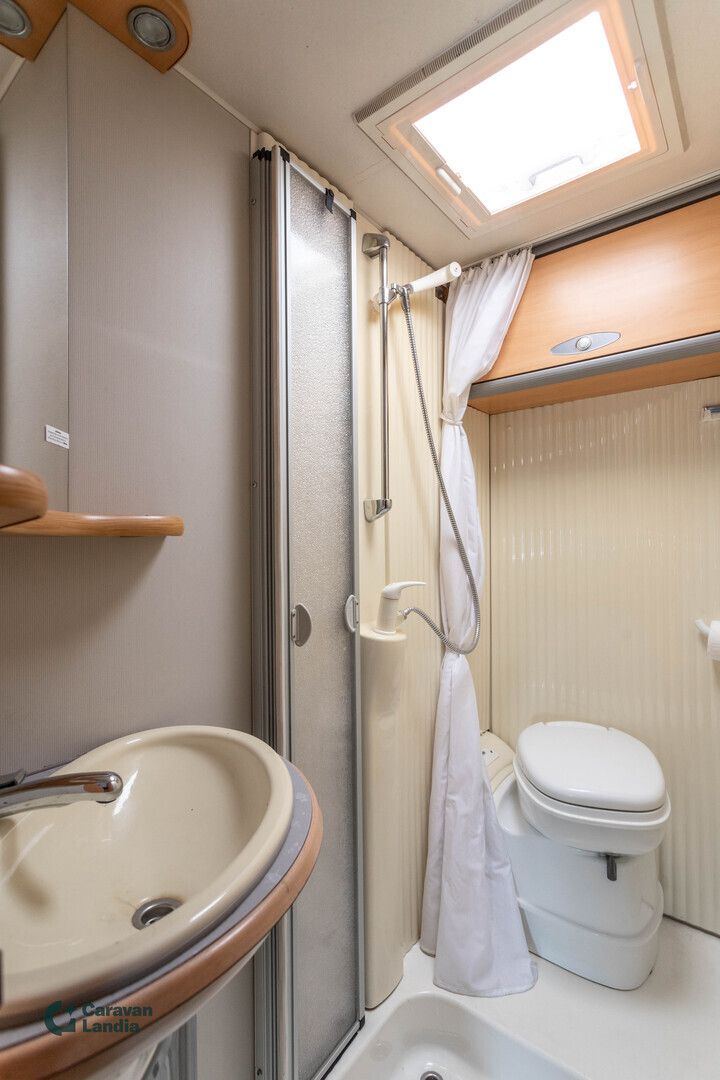 Dethleffs Advantage T 6541 2.8 JTD 130hv ** TRUMA, PARIVUODE, VASTAKKAINEN ISTUINRYHMÄ **, kuva 12