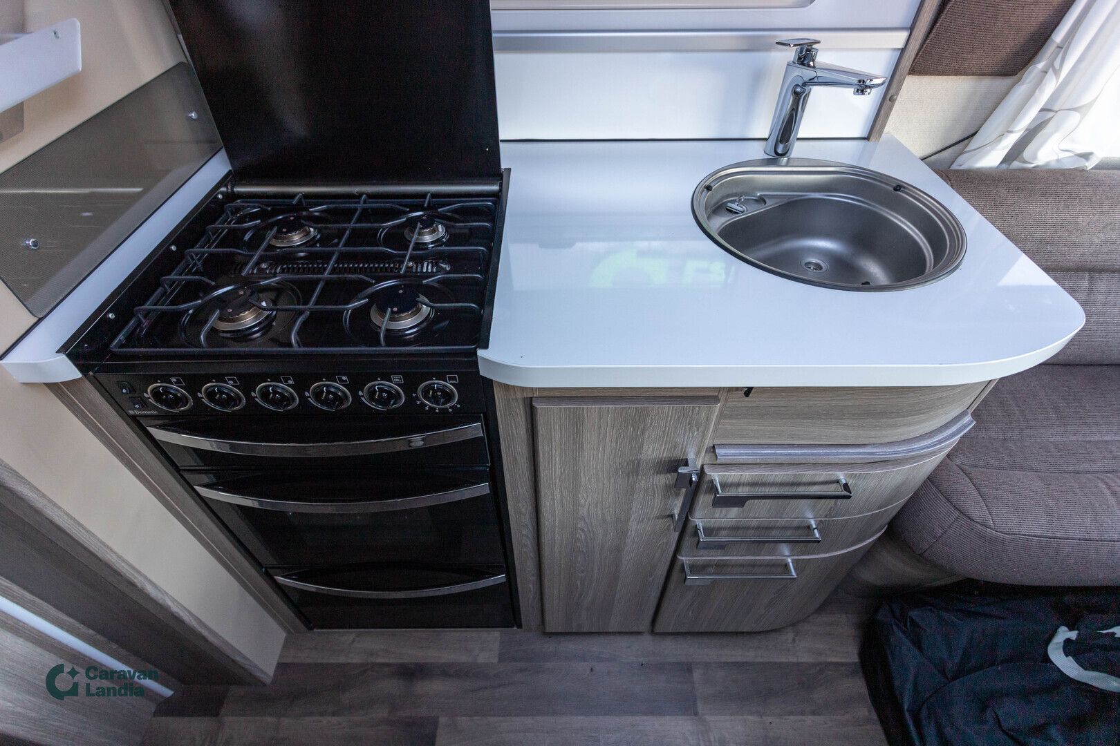 Kabe Royal 600 GLE KS ** ERILLISVUOTEET, TALVIVAUNU, TODELLA SUOSITTU MALLI **, kuva 10