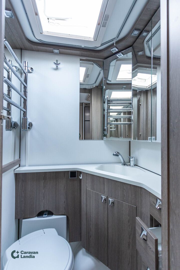 Kabe Royal 600 GLE KS ** ERILLISVUOTEET, TALVIVAUNU, TODELLA SUOSITTU MALLI **, kuva 13