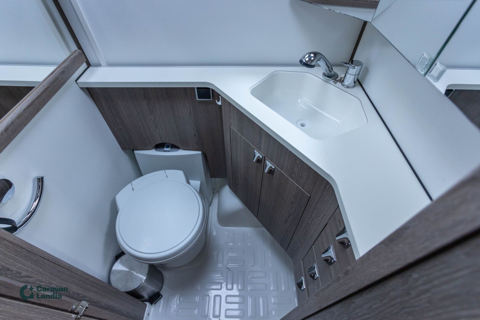 Kabe Royal 600 GLE KS ** ERILLISVUOTEET, TALVIVAUNU, TODELLA SUOSITTU MALLI **, kuva 14