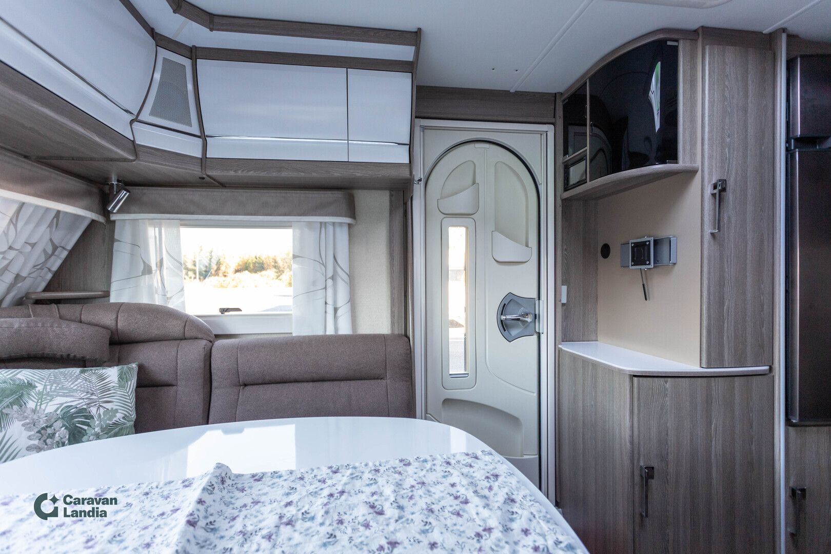 Kabe Royal 600 GLE KS ** ERILLISVUOTEET, TALVIVAUNU, TODELLA SUOSITTU MALLI **, kuva 8