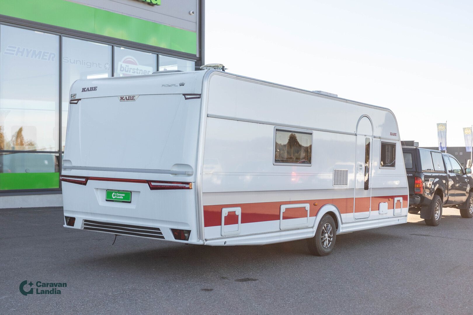 Kabe Royal 600 ETDL KS ** ERILLISVUOTEET, POIKITTAINEN KYLPYHUONE TAKANA, HUIPPU VARUSTELTU **, kuva 3