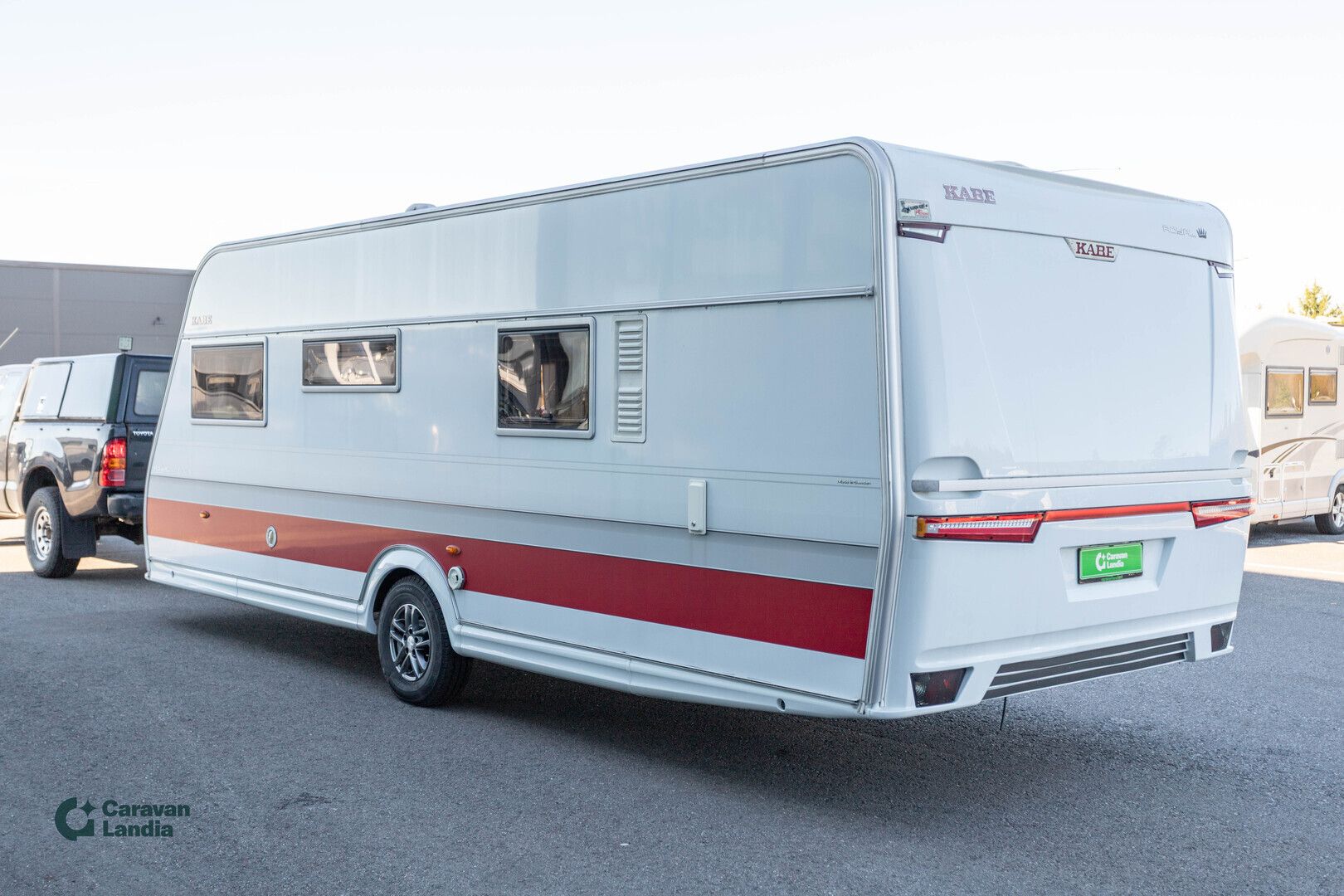 Kabe Royal 600 ETDL KS ** ERILLISVUOTEET, POIKITTAINEN KYLPYHUONE TAKANA, HUIPPU VARUSTELTU **, kuva 4