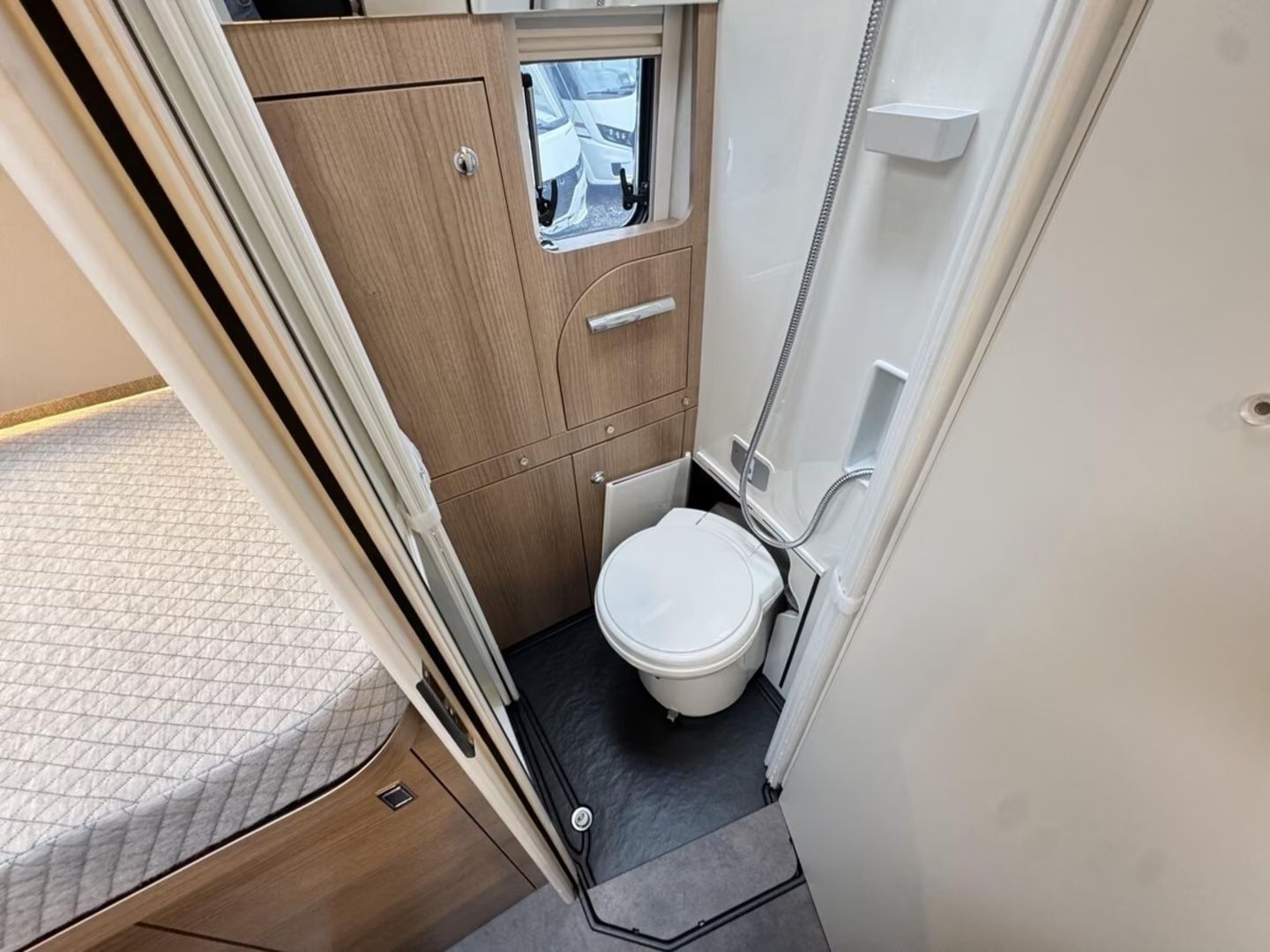 Malibu Genius 641 LE 417 CDI 170 hv ** HARVOIN TARJOLLA, UUTTA VASTAAVA, ERILLISVUOTEET, HUIPPU-VARUSTELTU **, kuva 10