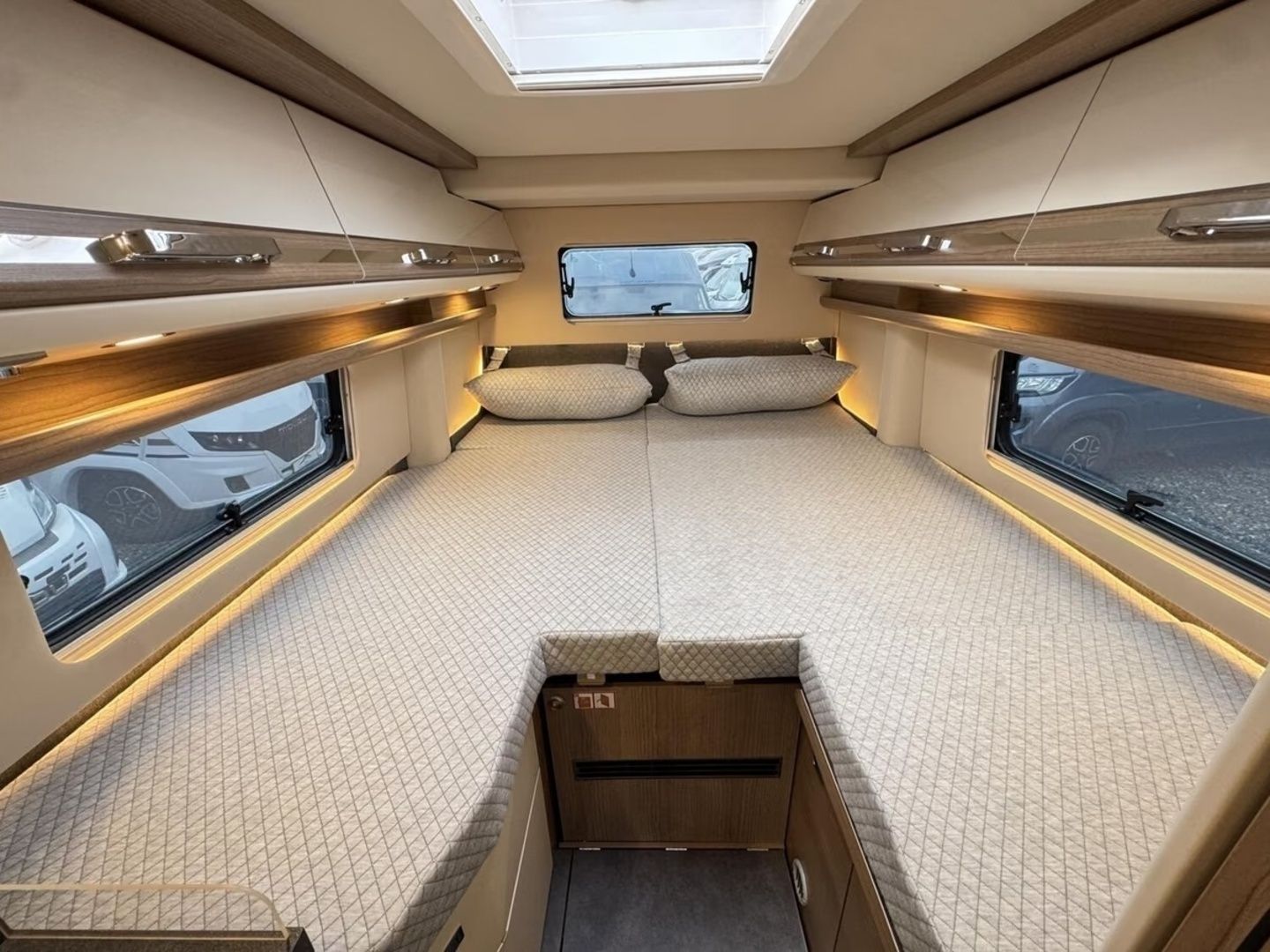 Malibu Genius 641 LE 417 CDI 170 hv ** HARVOIN TARJOLLA, UUTTA VASTAAVA, ERILLISVUOTEET, HUIPPU-VARUSTELTU **, kuva 6