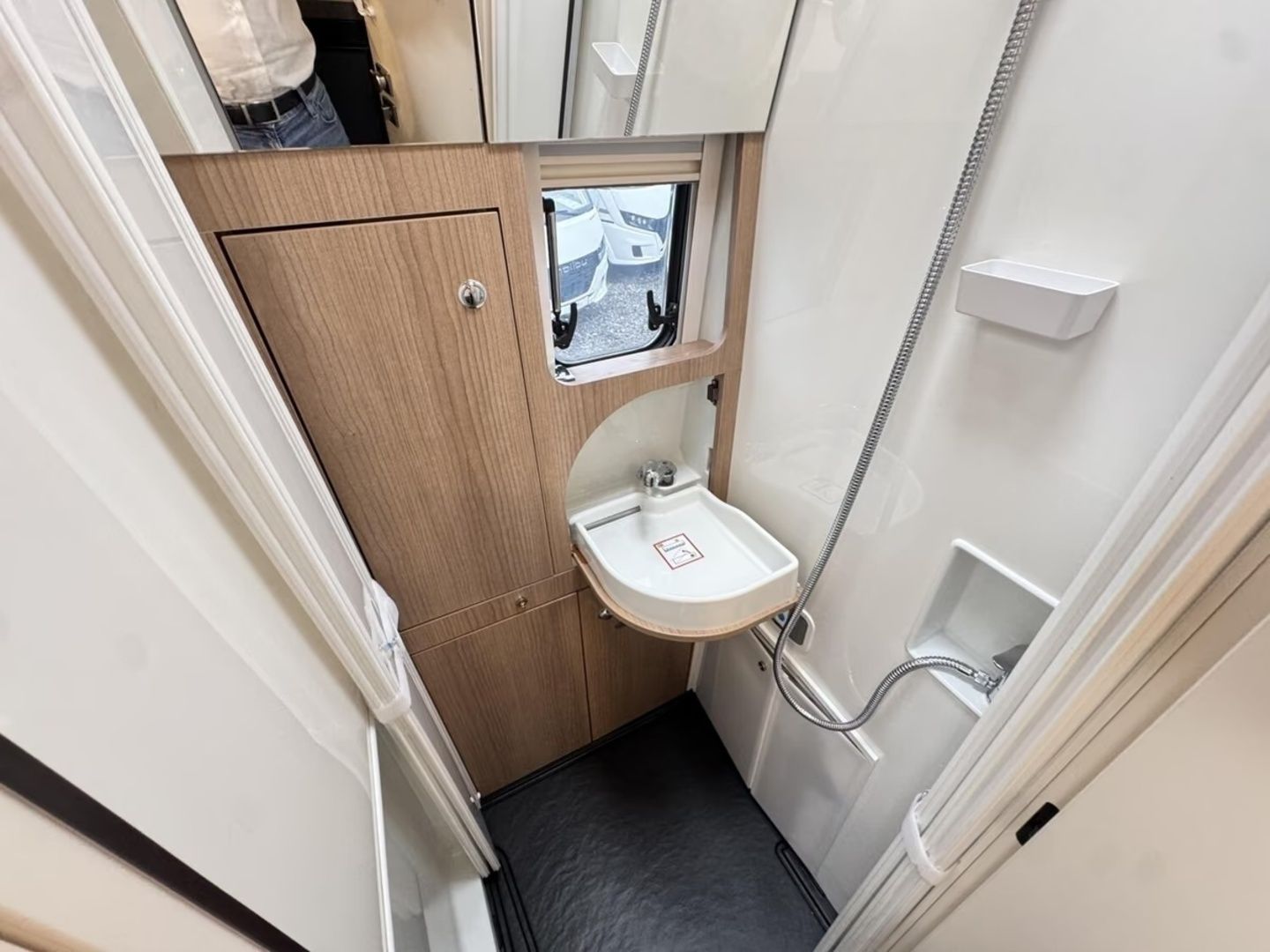 Malibu Genius 641 LE 417 CDI 170 hv ** HARVOIN TARJOLLA, UUTTA VASTAAVA, ERILLISVUOTEET, HUIPPU-VARUSTELTU **, kuva 9