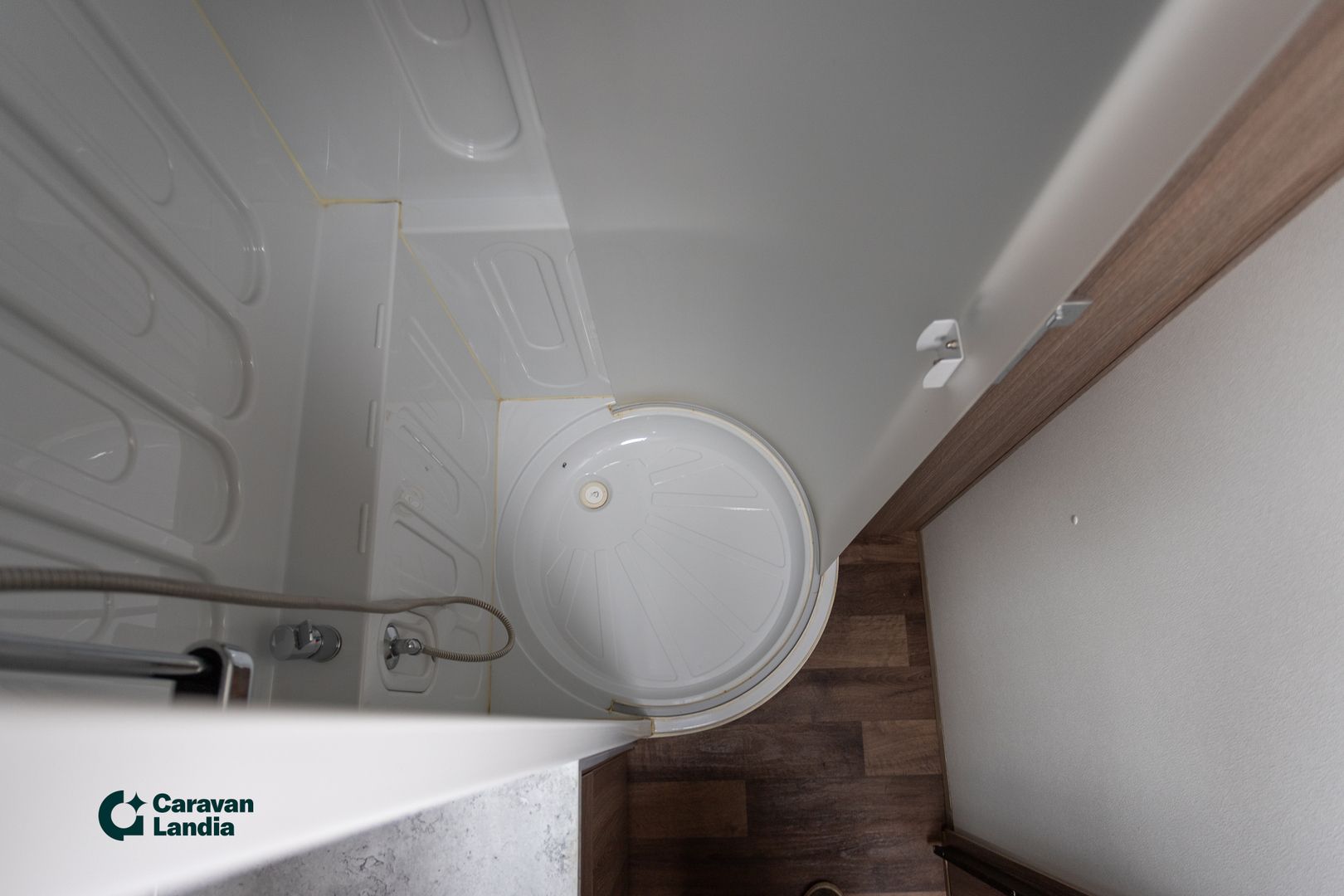 Kabe Imperial 780 TDL KS ** ALDE(KAASU/SÄHKÖ), SAAREKEVUODE, TAKA-WC **, kuva 20