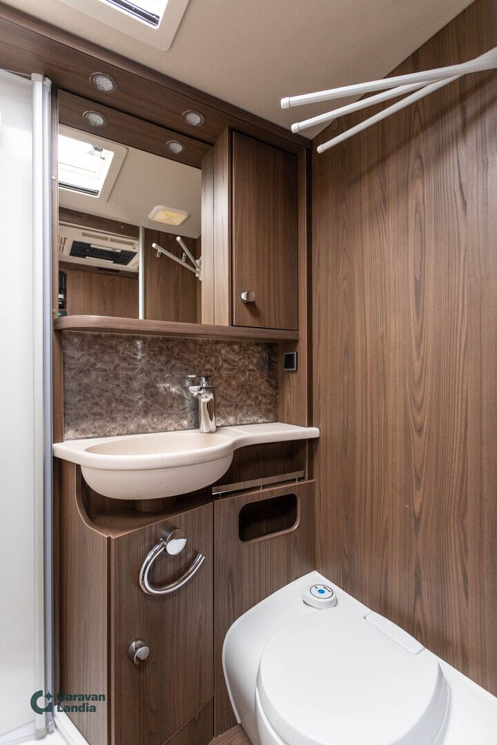Hymer Eriba Nova S 620 Active Tourer **ALDE, ERILLISVUOTEET, MOVER, ILMASTOINTI, MIKRO, PP-TELINE**, kuva 13