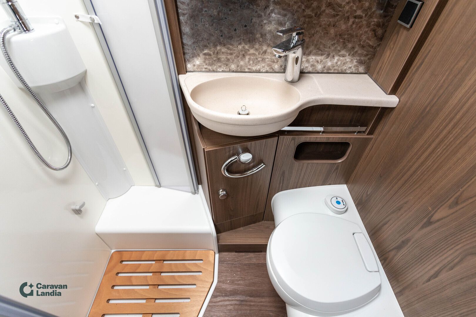 Hymer Eriba Nova S 620 Active Tourer **ALDE, ERILLISVUOTEET, MOVER, ILMASTOINTI, MIKRO, PP-TELINE**, kuva 15