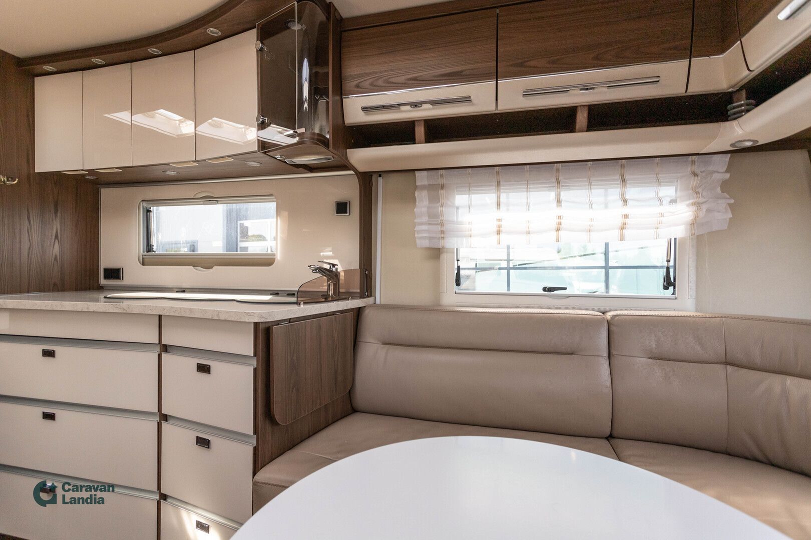 Hymer Eriba Nova S 620 Active Tourer **ALDE, ERILLISVUOTEET, MOVER, ILMASTOINTI, MIKRO, PP-TELINE**, kuva 6
