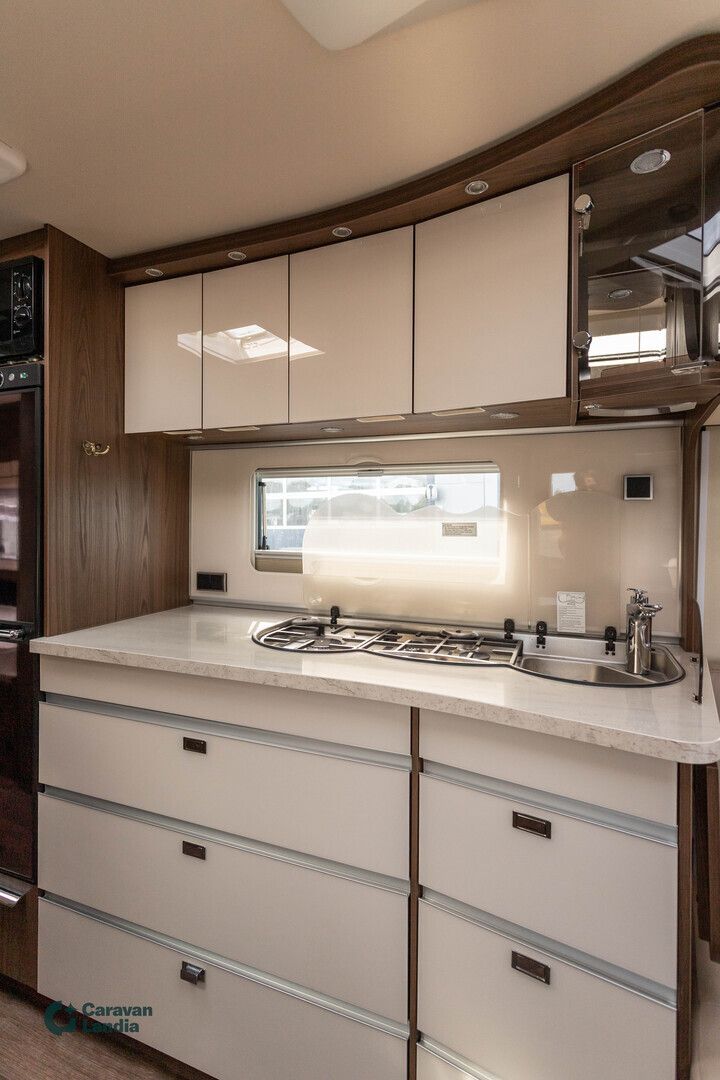 Hymer Eriba Nova S 620 Active Tourer **ALDE, ERILLISVUOTEET, MOVER, ILMASTOINTI, MIKRO, PP-TELINE**, kuva 8